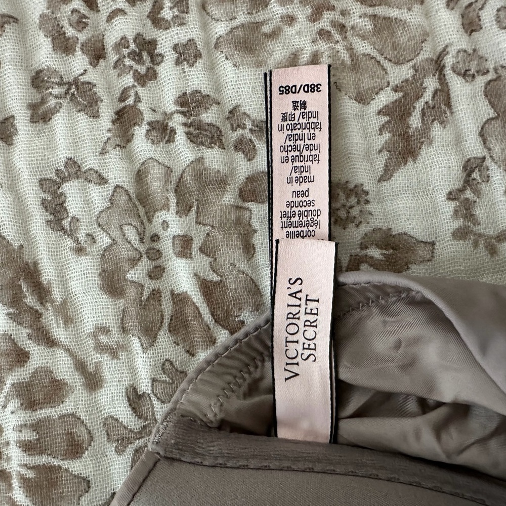 Victoria's Secret Neutral Taupe Bra with Light Pink Tag